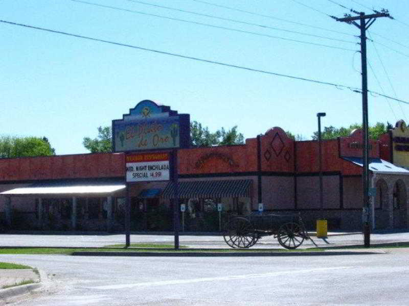 Days Inn Gun Barrel City Εξωτερικό φωτογραφία