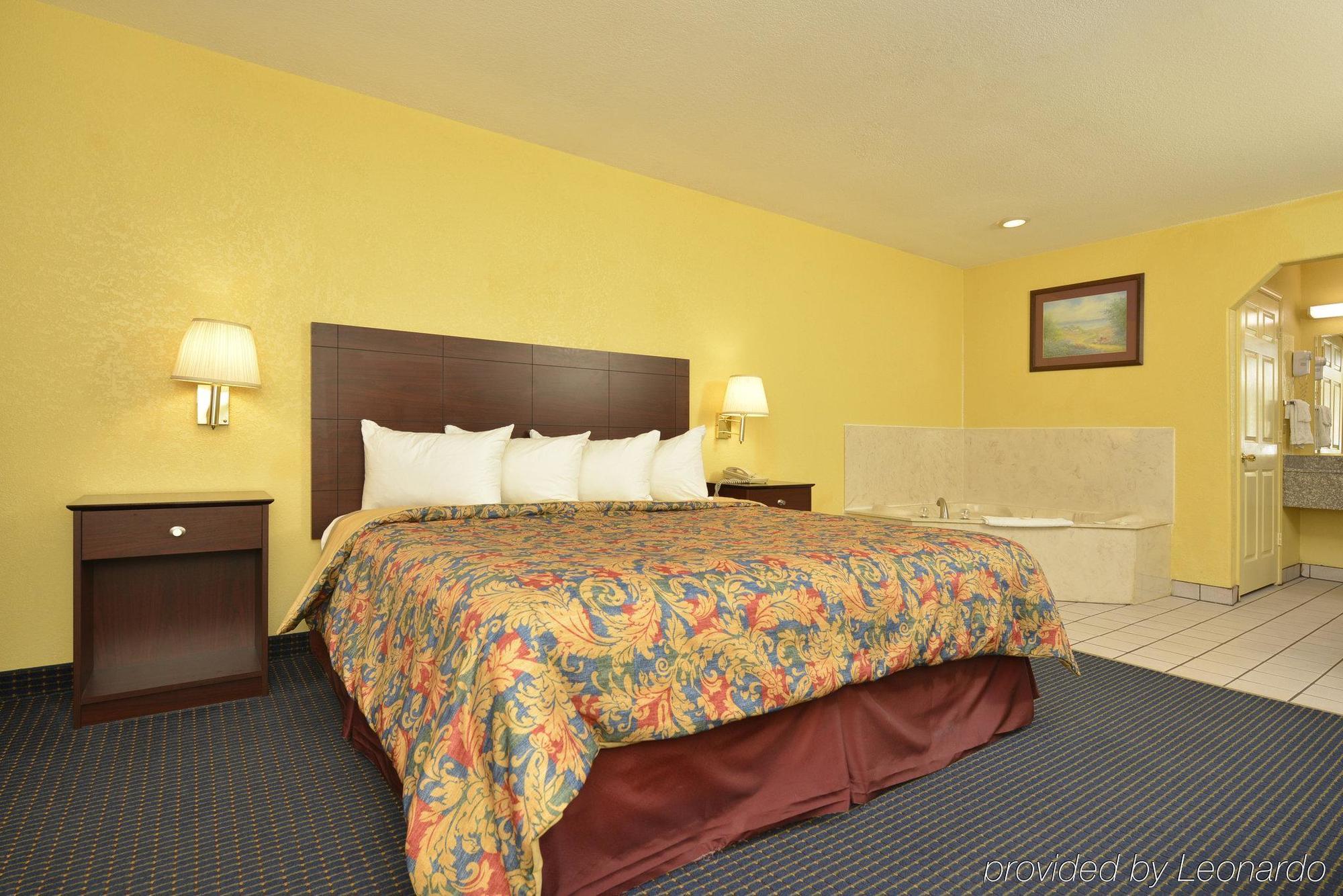 Days Inn Gun Barrel City Εξωτερικό φωτογραφία