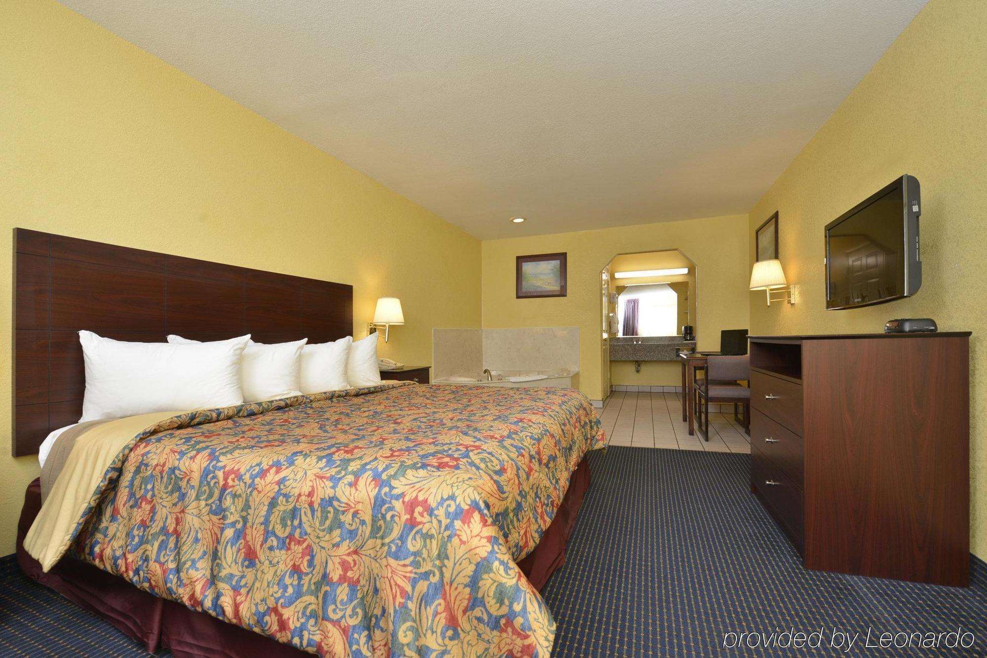 Days Inn Gun Barrel City Εξωτερικό φωτογραφία