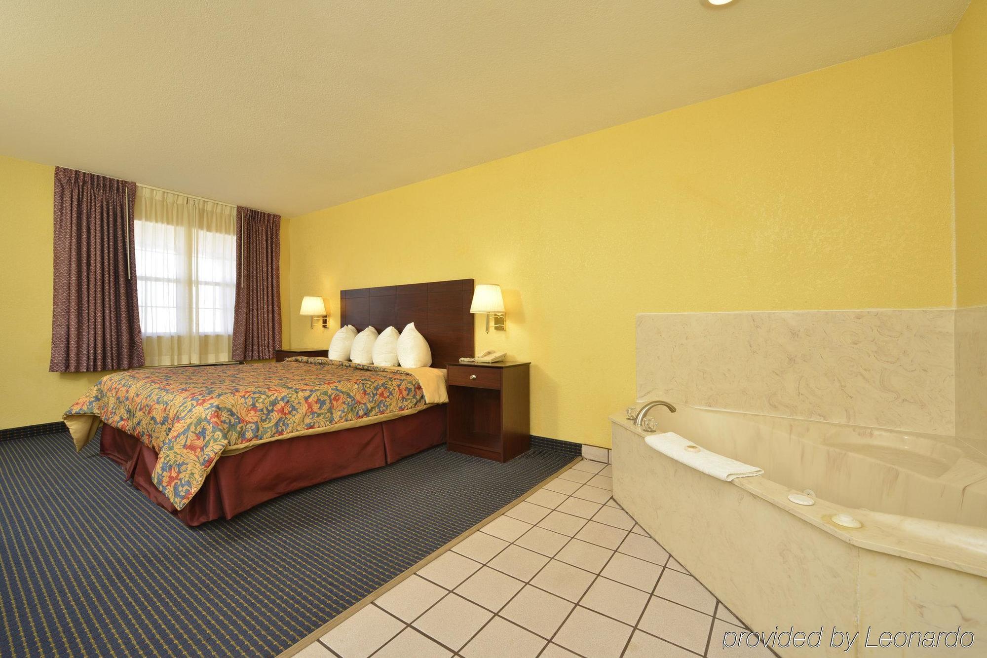 Days Inn Gun Barrel City Εξωτερικό φωτογραφία