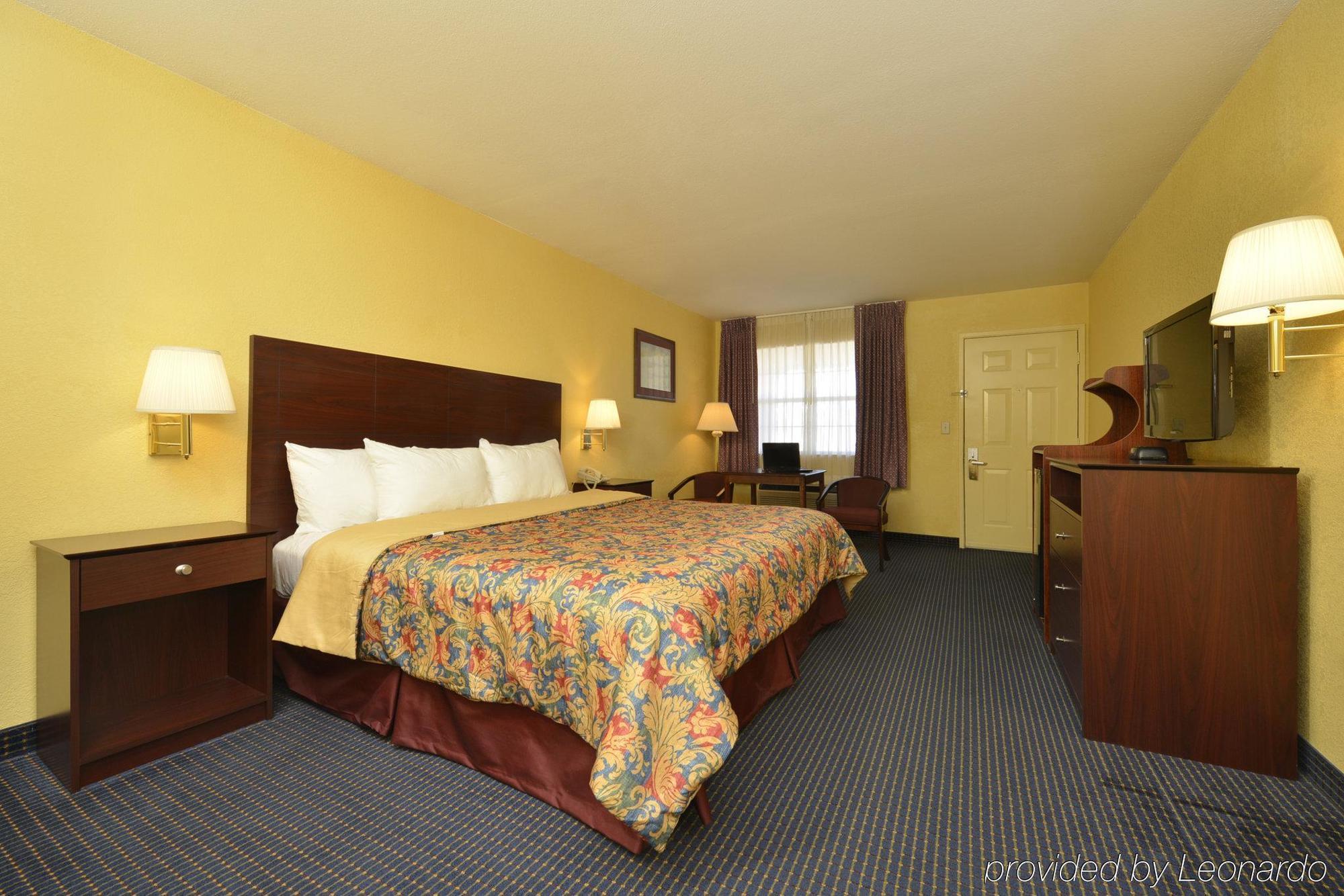 Days Inn Gun Barrel City Εξωτερικό φωτογραφία