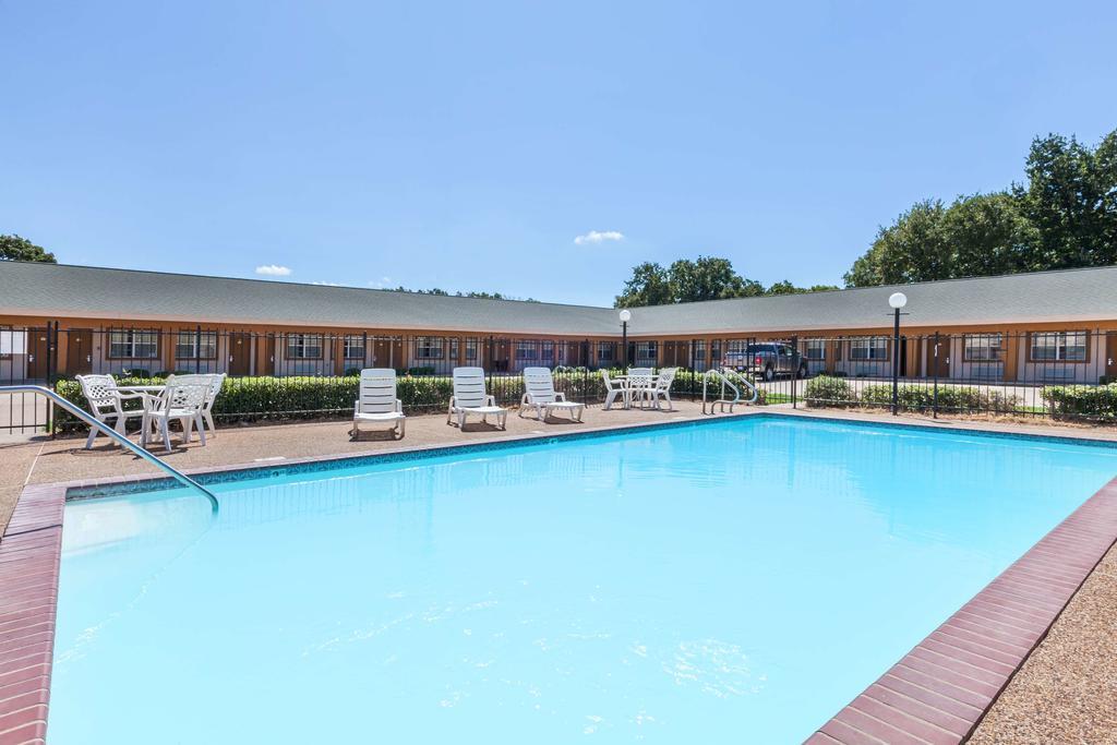 Days Inn Gun Barrel City Εξωτερικό φωτογραφία