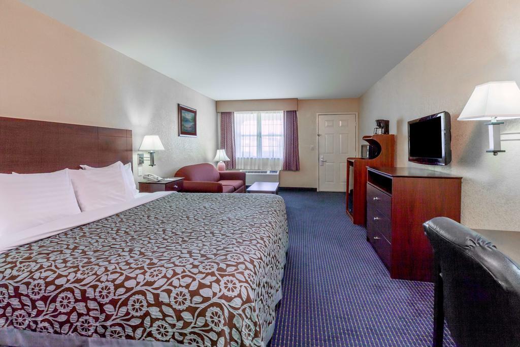 Days Inn Gun Barrel City Εξωτερικό φωτογραφία