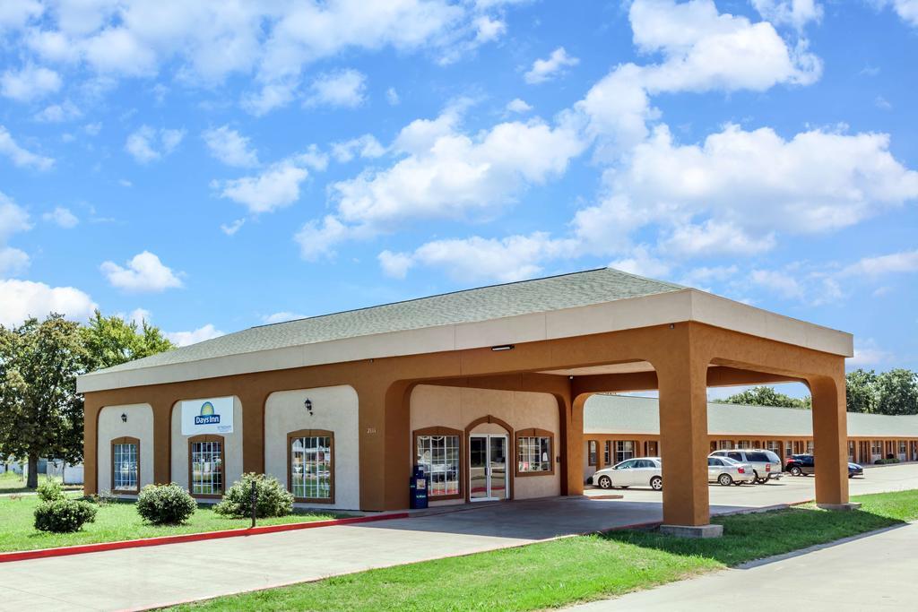 Days Inn Gun Barrel City Εξωτερικό φωτογραφία