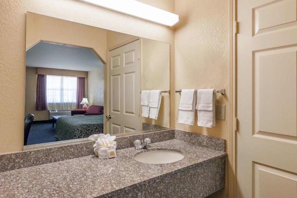 Days Inn Gun Barrel City Εξωτερικό φωτογραφία