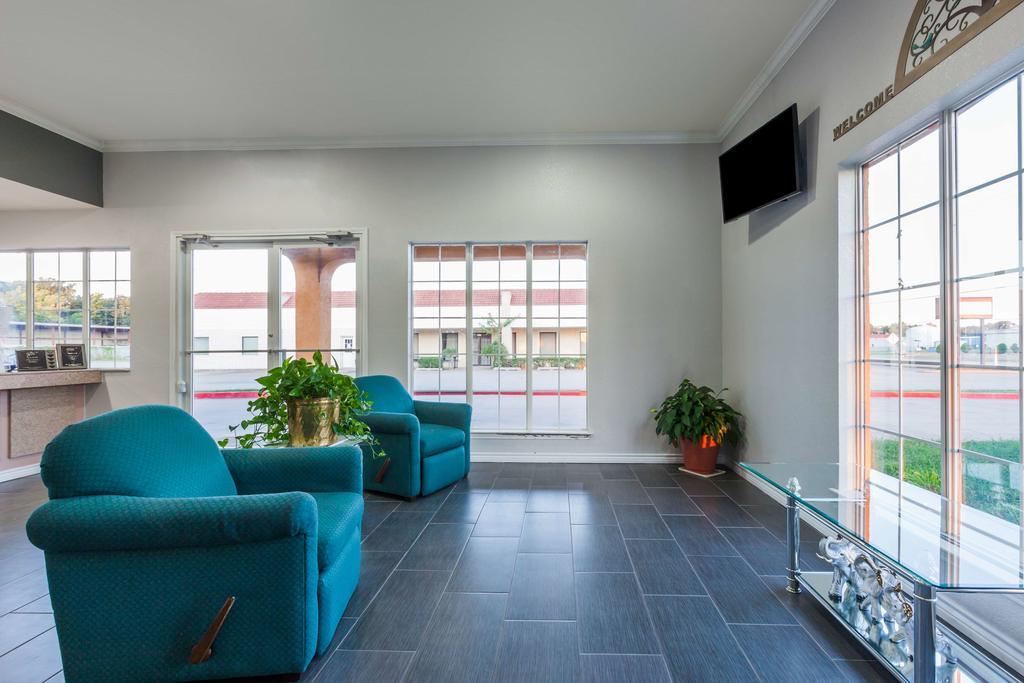 Days Inn Gun Barrel City Εξωτερικό φωτογραφία